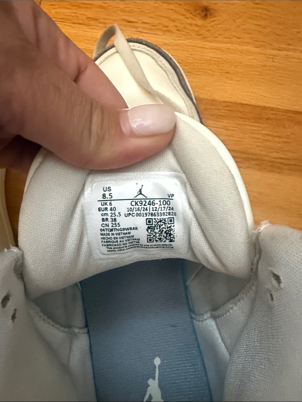 Jordan Kids White Sneakers with Silver Accents - Picture 4 of 6
